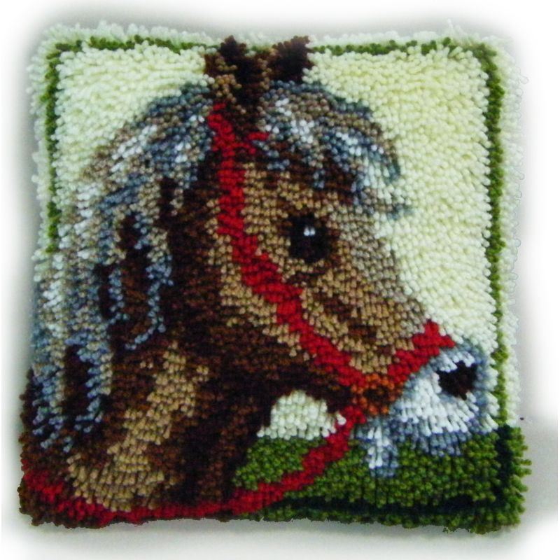 Hobbycraft Horse Latch Hook Rug Kit 30 x 30 cm 15 Bundles Yarn Canvas