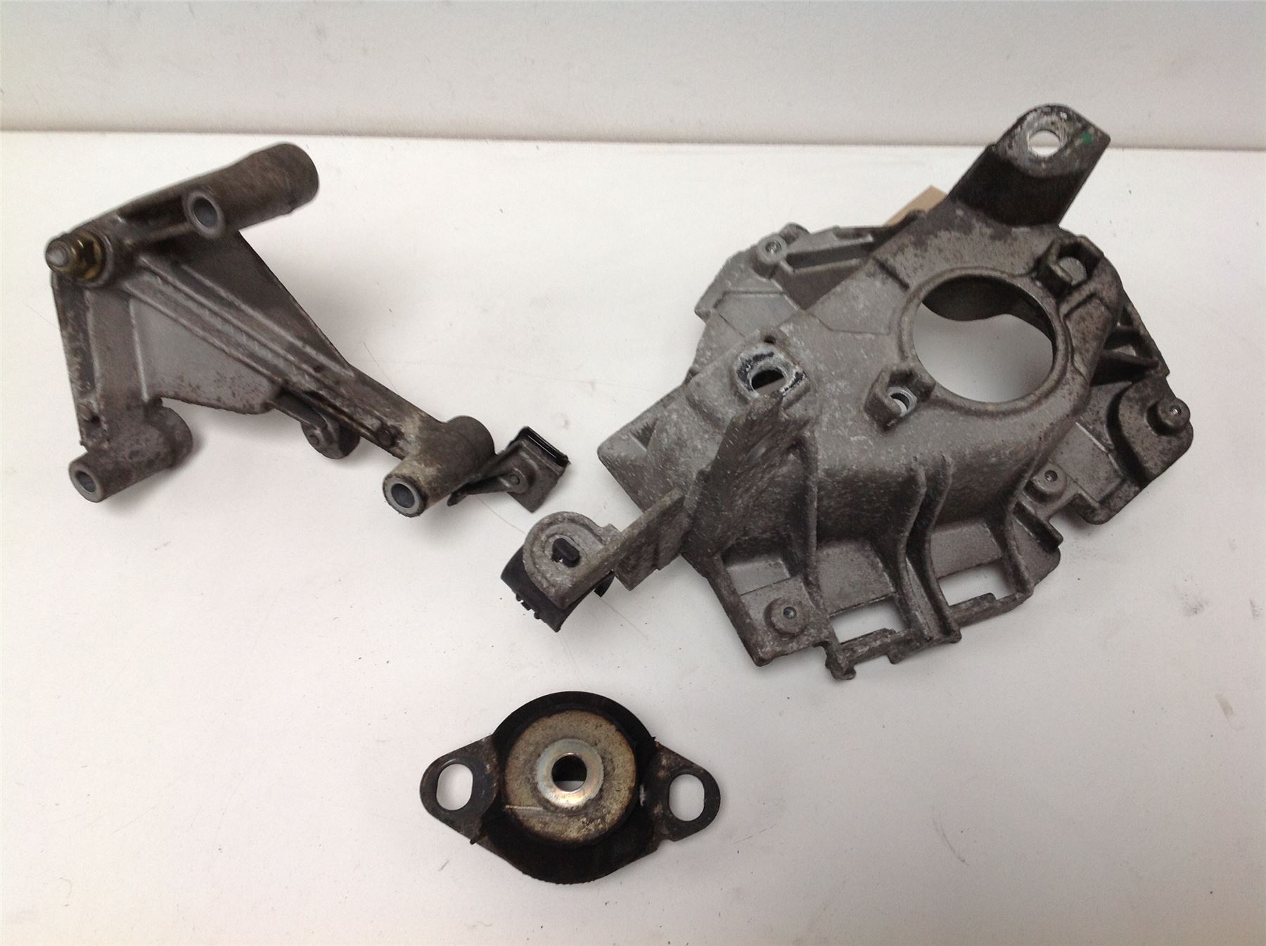 RENAULT CLIO SPORT 172 182 MK2 2001 2006 2.0 16v GEARBOX MOUNTING
