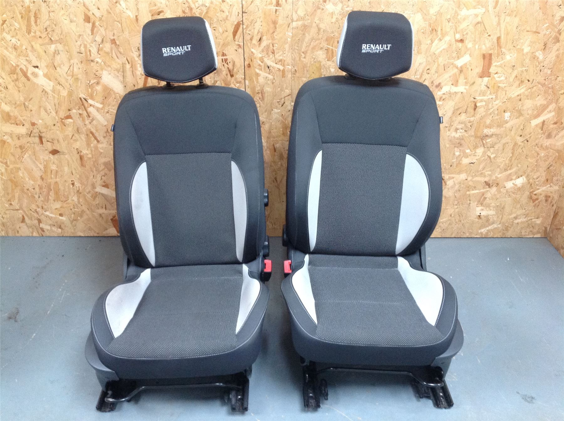 RENAULT CLIO 200 RS 2010 FRONT & REAR SEATS SPORTS BUCKET NOT RECARO eBay