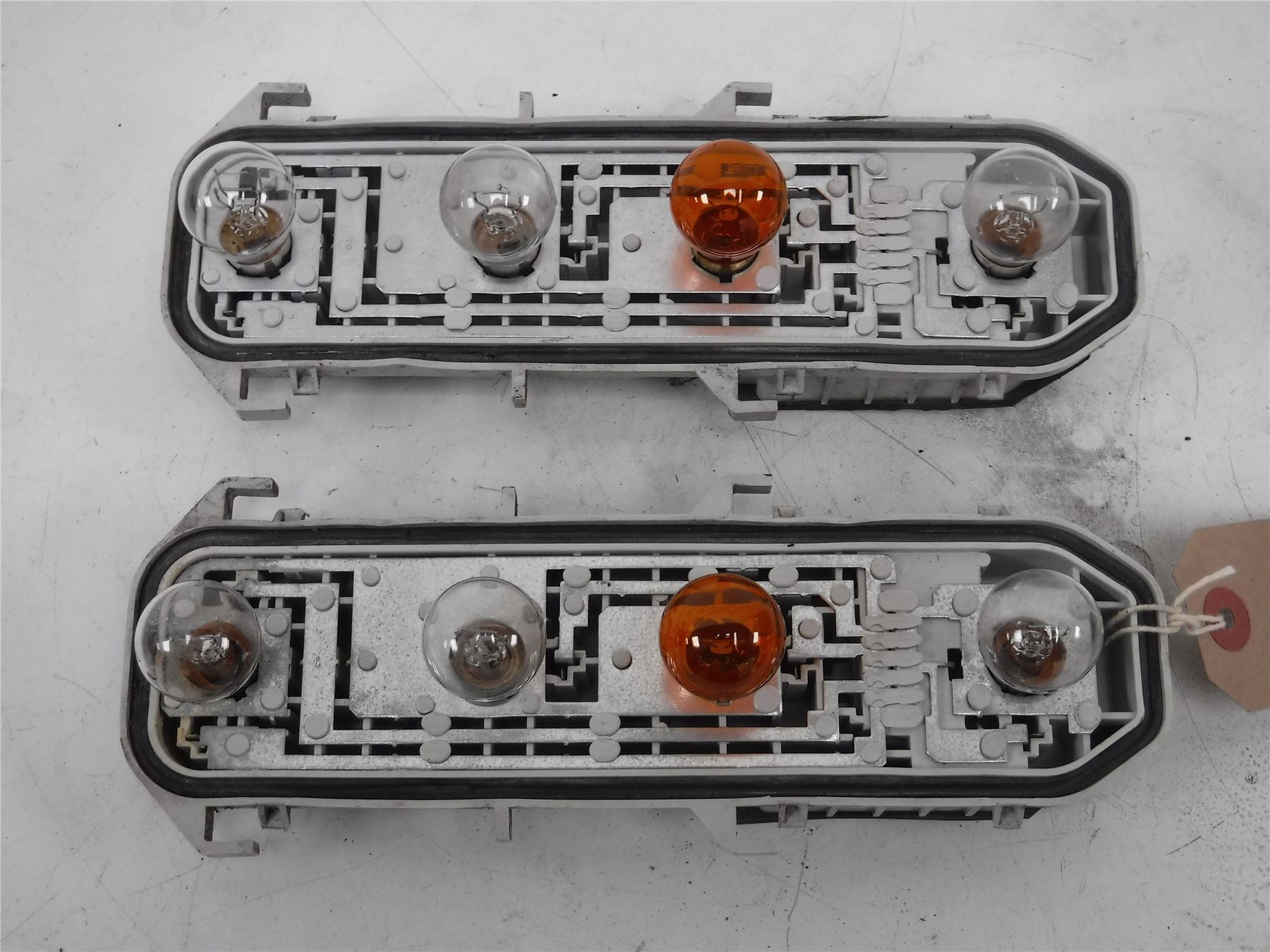 RENAULT CLIO MK2 PH2 2001 2006 BULB HOLDERS FOR REAR LIGHTS PAIR