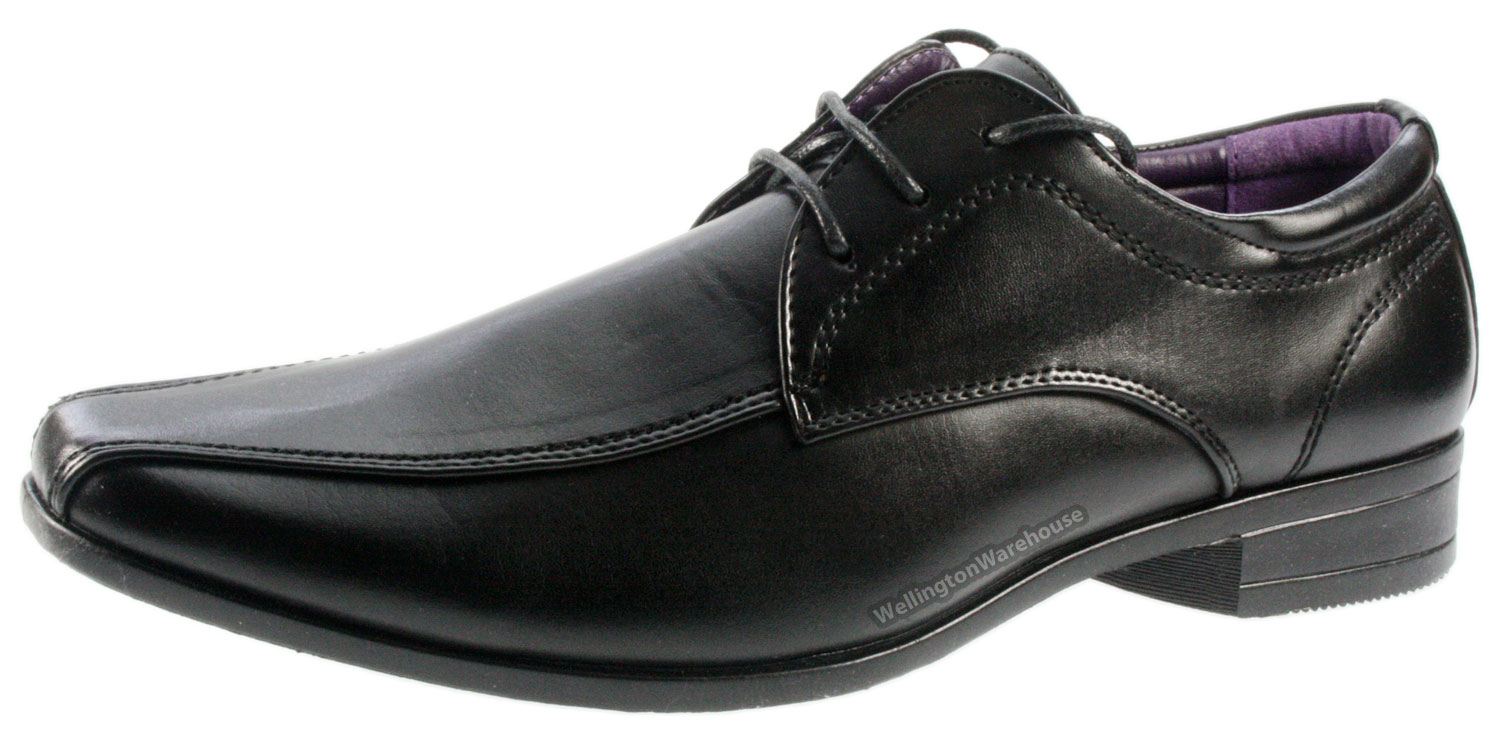 Mens smart black shoes Exquisite style to complete your look this season, our men’s shoes come in a range of brogues, loafers, boat shoes and Derbies. We’ve added modern detailing to classic styles, complementing your tailored loadingtag.ga a smart finish to see you through the week, opt for tan and leather shoes or for impeccable smart casual, embrace suede for a style winner.