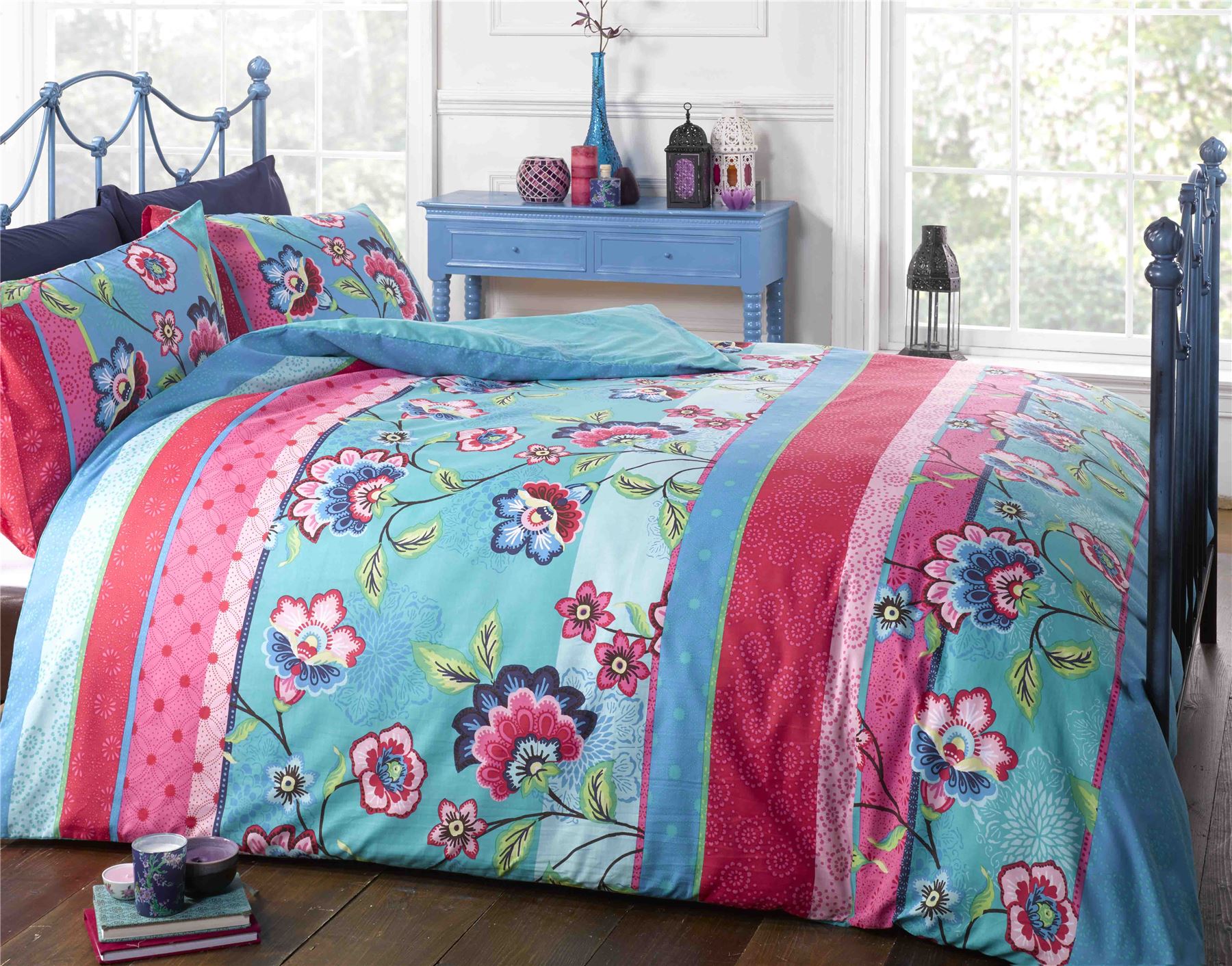 Rapport Contemporary Arianne Teal Bright Floral Stripe Reversible Duvet
