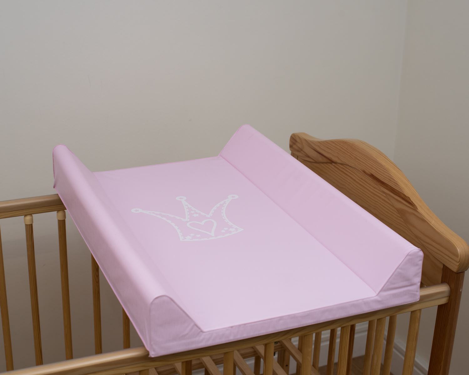 BABY HARD BASE CHANGING MAT FITS COT COT BED TOP CHANGER PRINCE CROWN