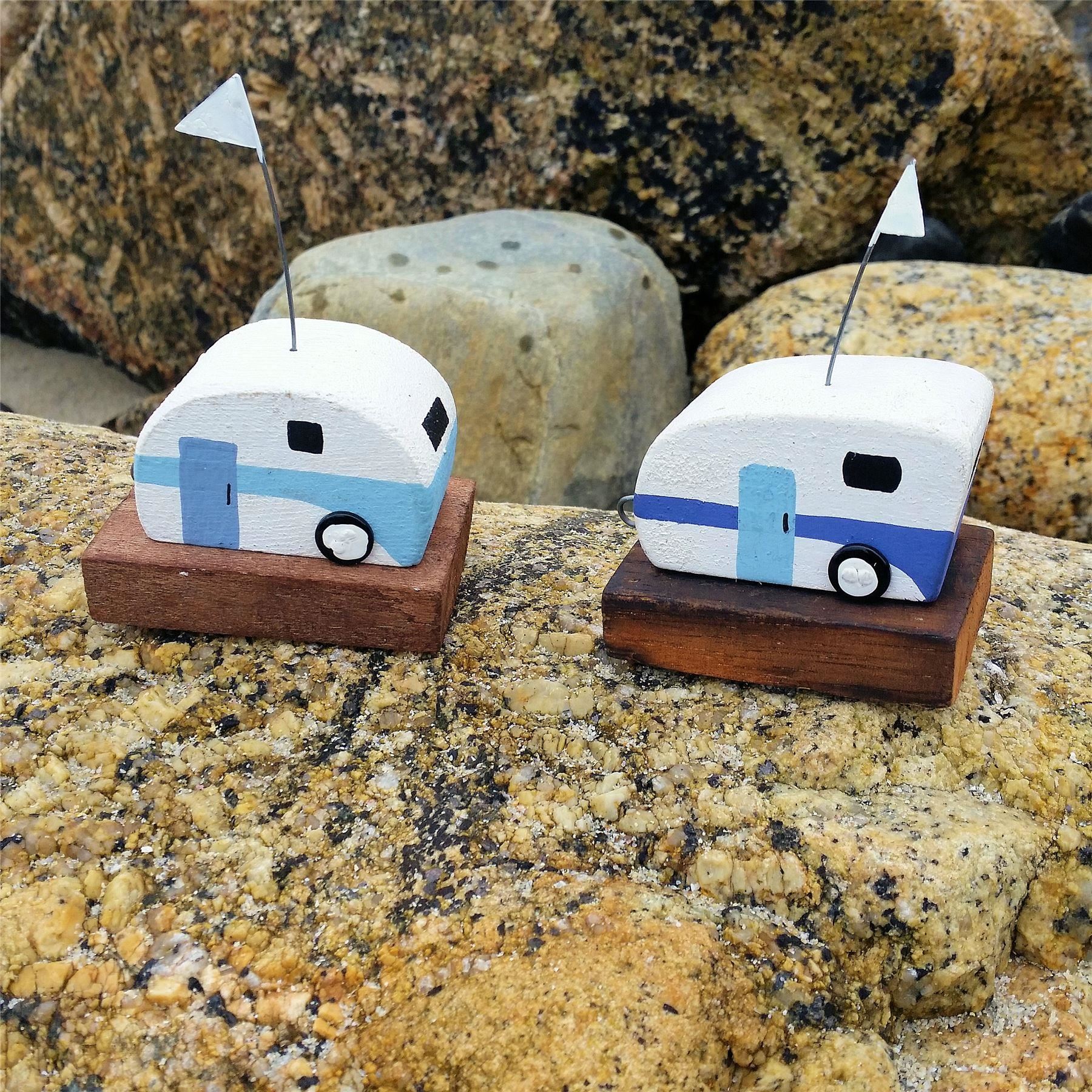 LITTLE WOODEN RETRO CARAVAN ORNAMENT BLOCK VINTAGE CAMPING CAMPERS