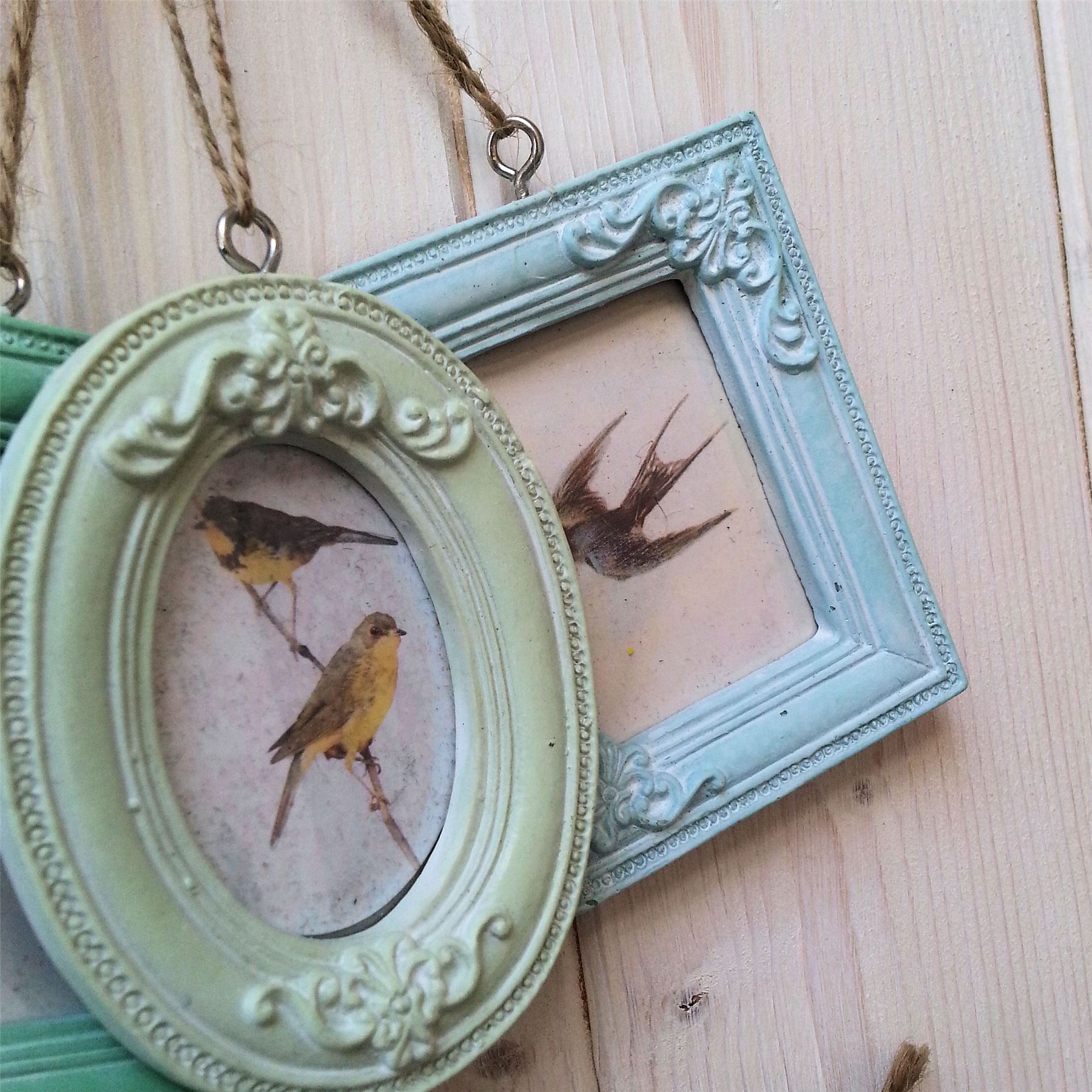 LITTLE LOVELY HANGING MINI PHOTO FRAMES COLOURFUL SHABBY VINTAGE CHIC GIFT