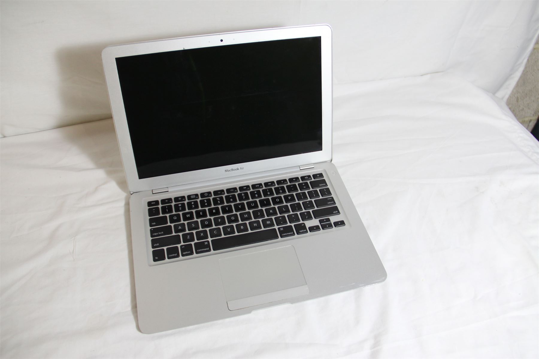 apple macbook air a1304 for spares only ebay apple macbook air a1304 for spares only ebay