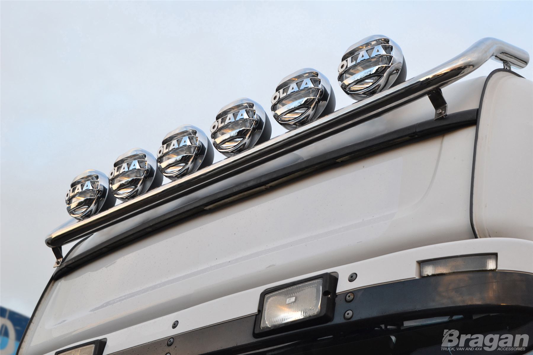 2013+ Volvo FH4 Globetrotter XL Roof Light Bar Truck + Round Chrome