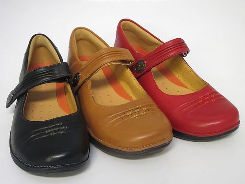 CLARKS LADIES CASUAL RED OR BLACK LEATHER UNSTRUCTURED VELCRO SHOES - UN LINDA - Picture 9 of 32