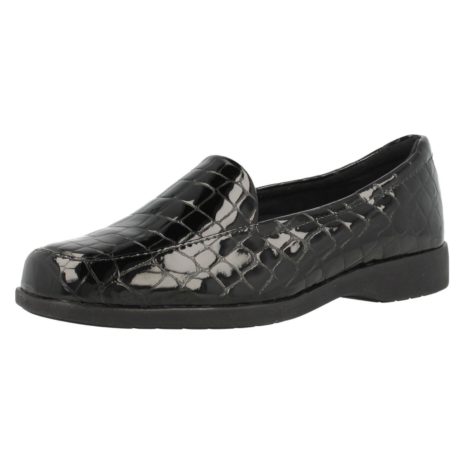 clarks ladies black flat shoes