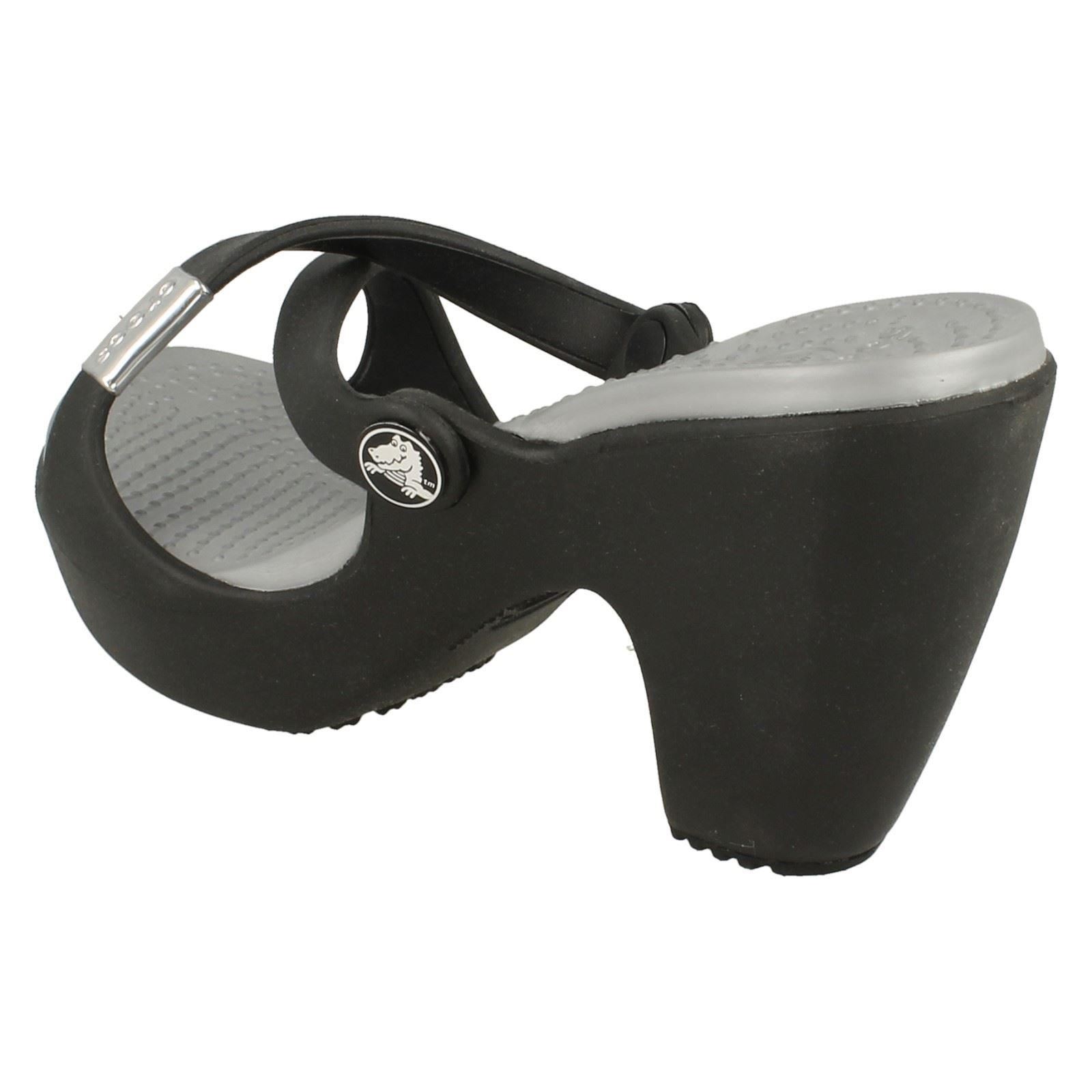 crocs ladies walking sandals