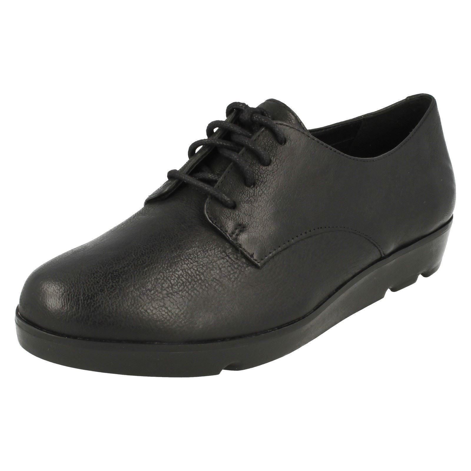 clarks womens lace up shoes