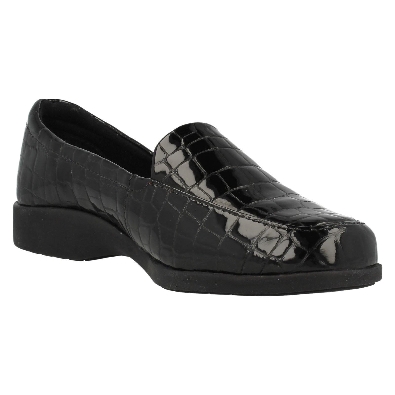 clarks womens flat shoes