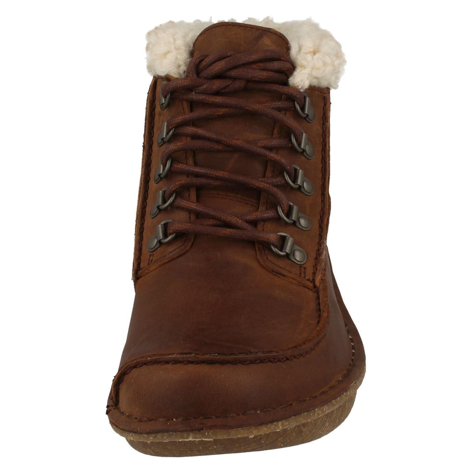 clarks ladies leather ankle boots