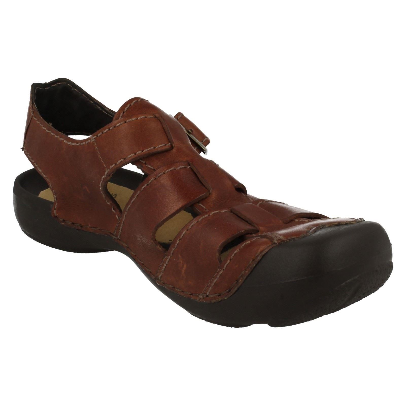 clarks closed toe sandals