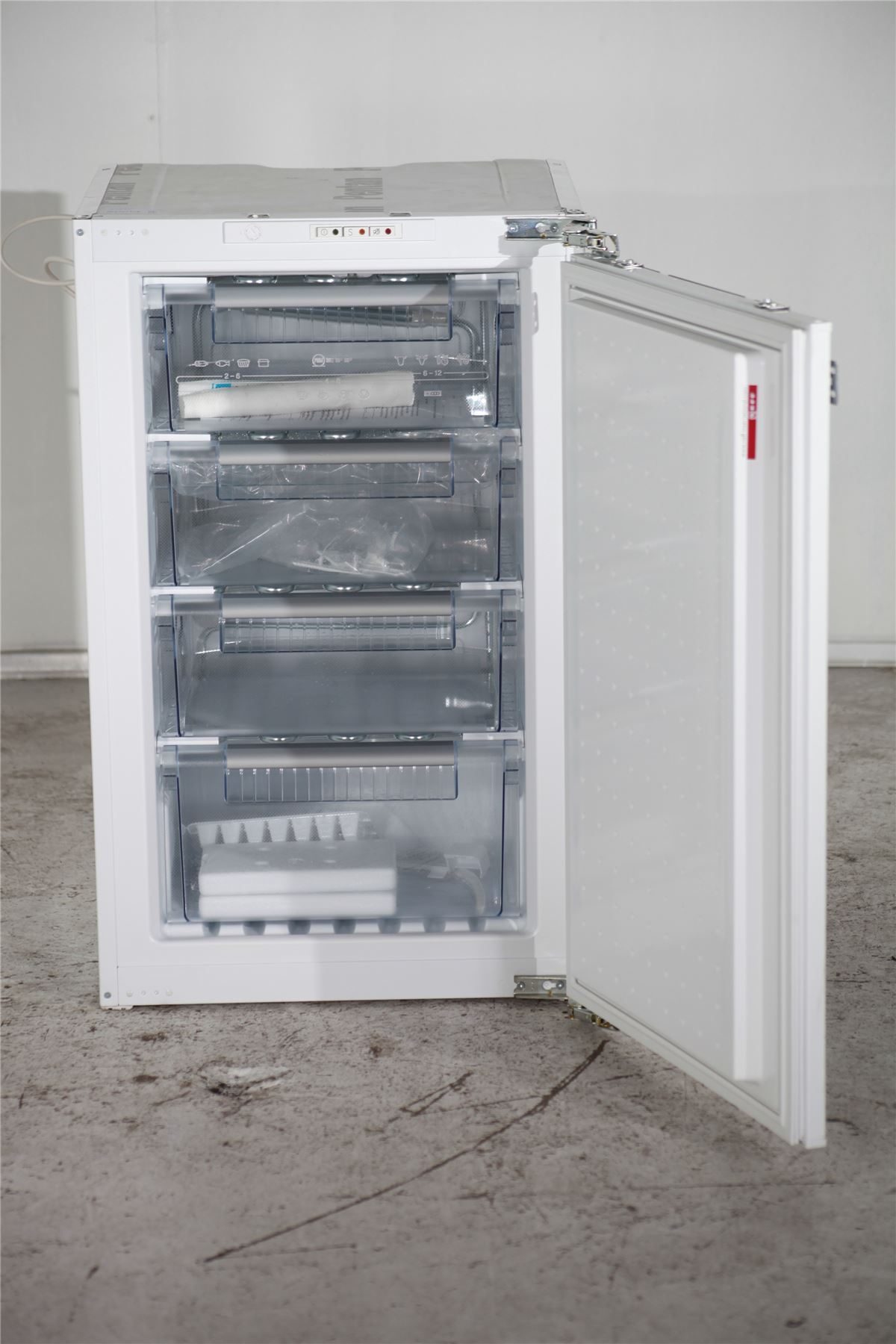 Neff Integrated Under Counter Freezer G5624X7GB Silver 3