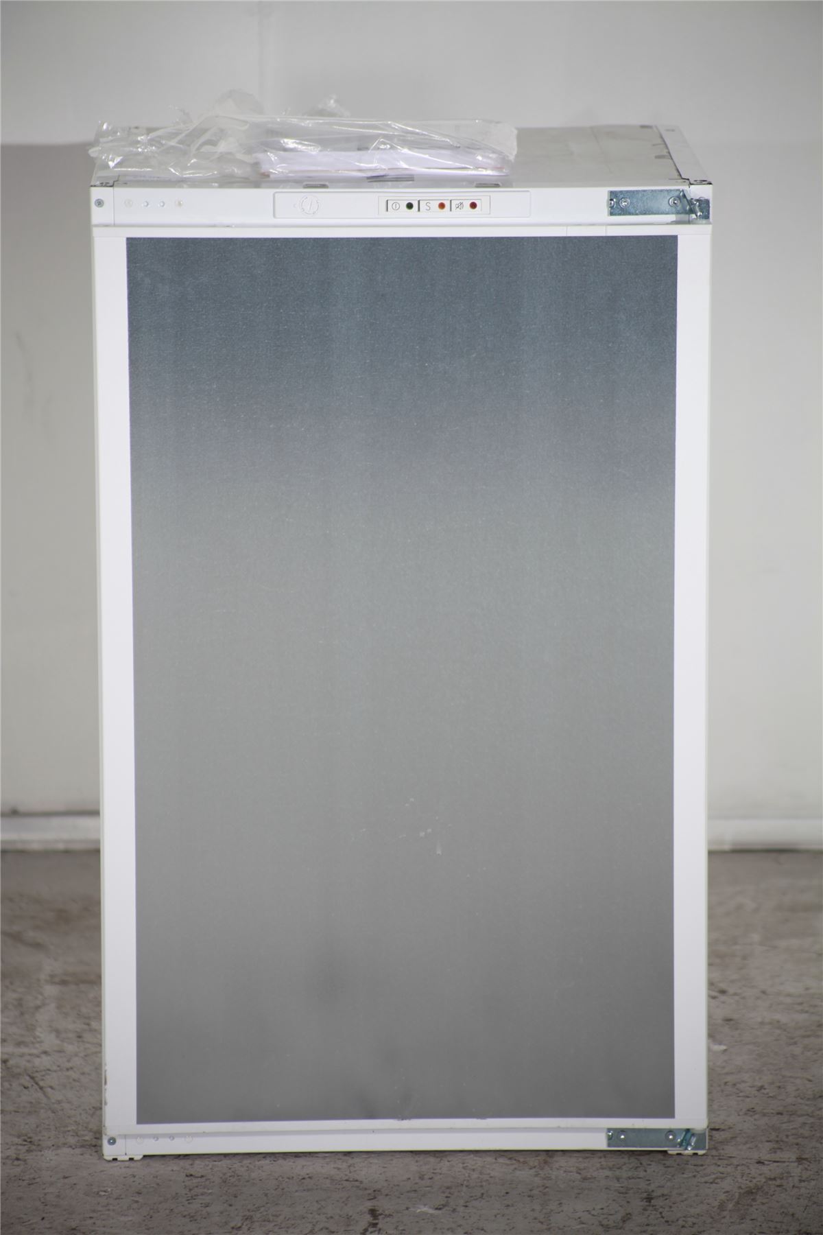 Preloved bosch integrated under counter freezer gid18a20gb silver for sale in Kenilworth