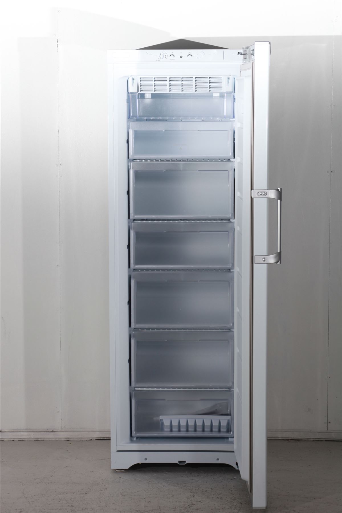 Preloved hotpoint tall freezer fzfm171 white for sale in