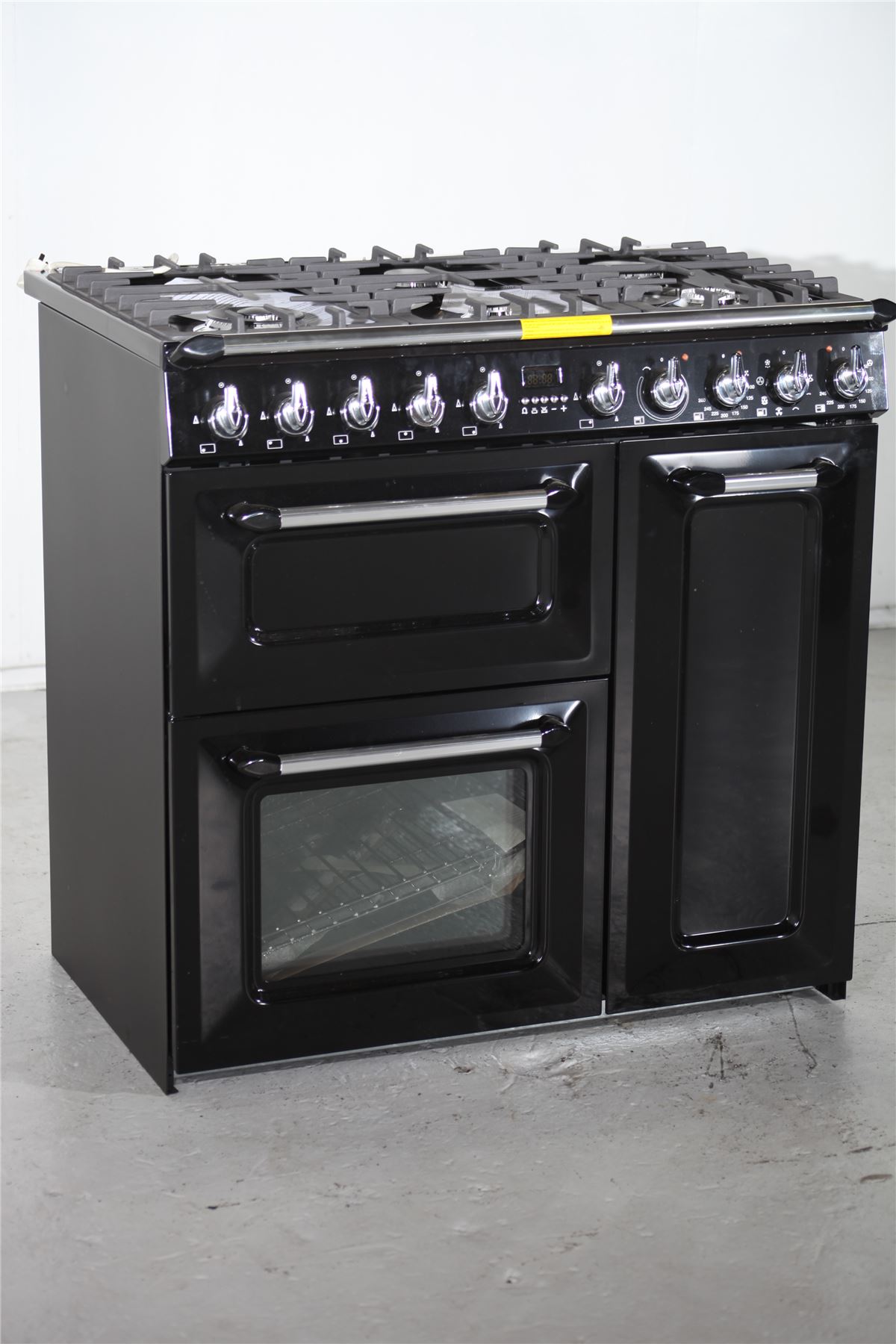 Preloved smeg dual fuel range cooker tr93 black for sale in