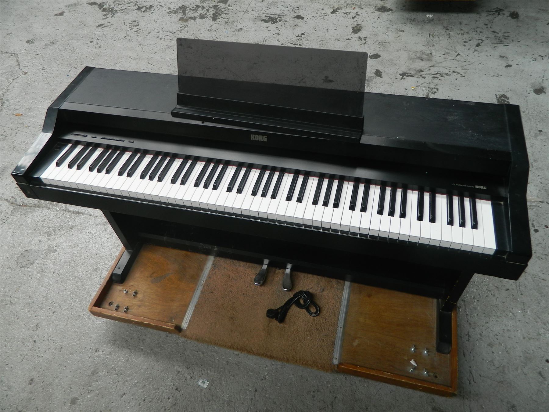 Concert 3500 C3500 88 Key Digital Keyboard Piano Stand