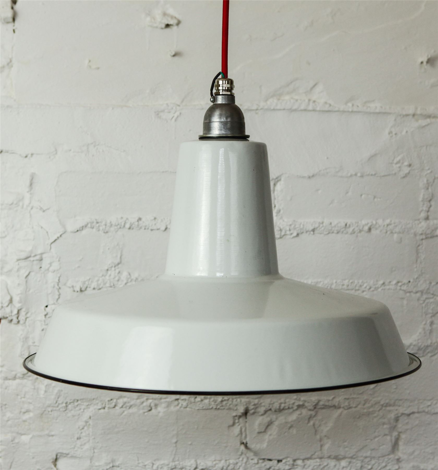 Illuminazione industriale da esterno: applique in stile ... Lampadari esterno soffitto