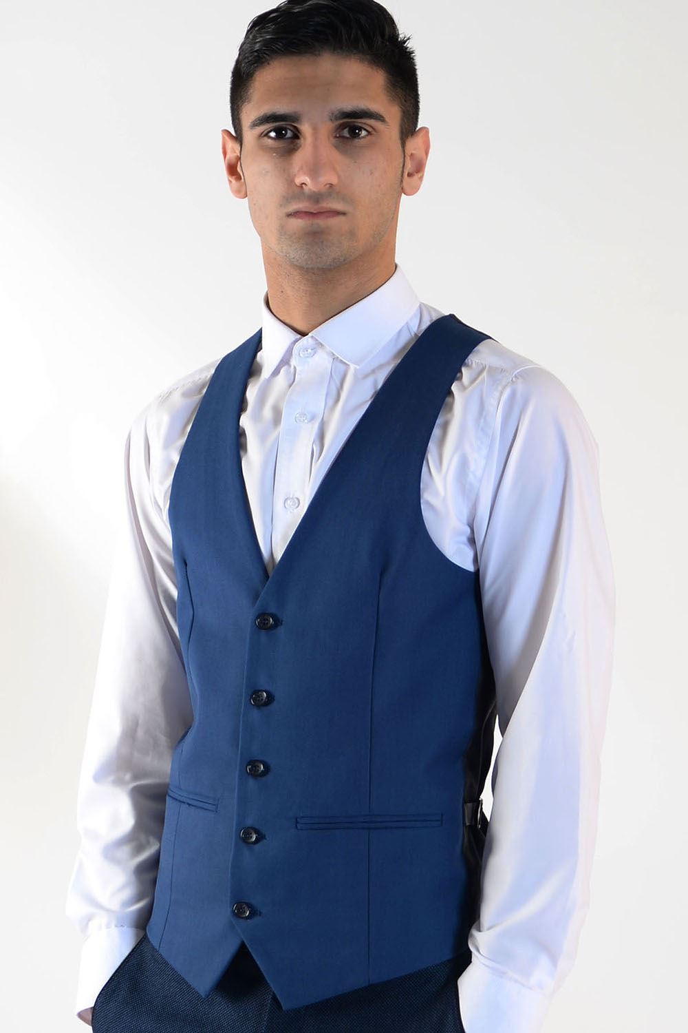 Designer waistcoat for men Mens Designer Waistcoat can be worn for a night out with friends or when you go on a kumau.ml is tailored by soft texture fabric, which makes it comfy to wear. more.. Rs Piece.