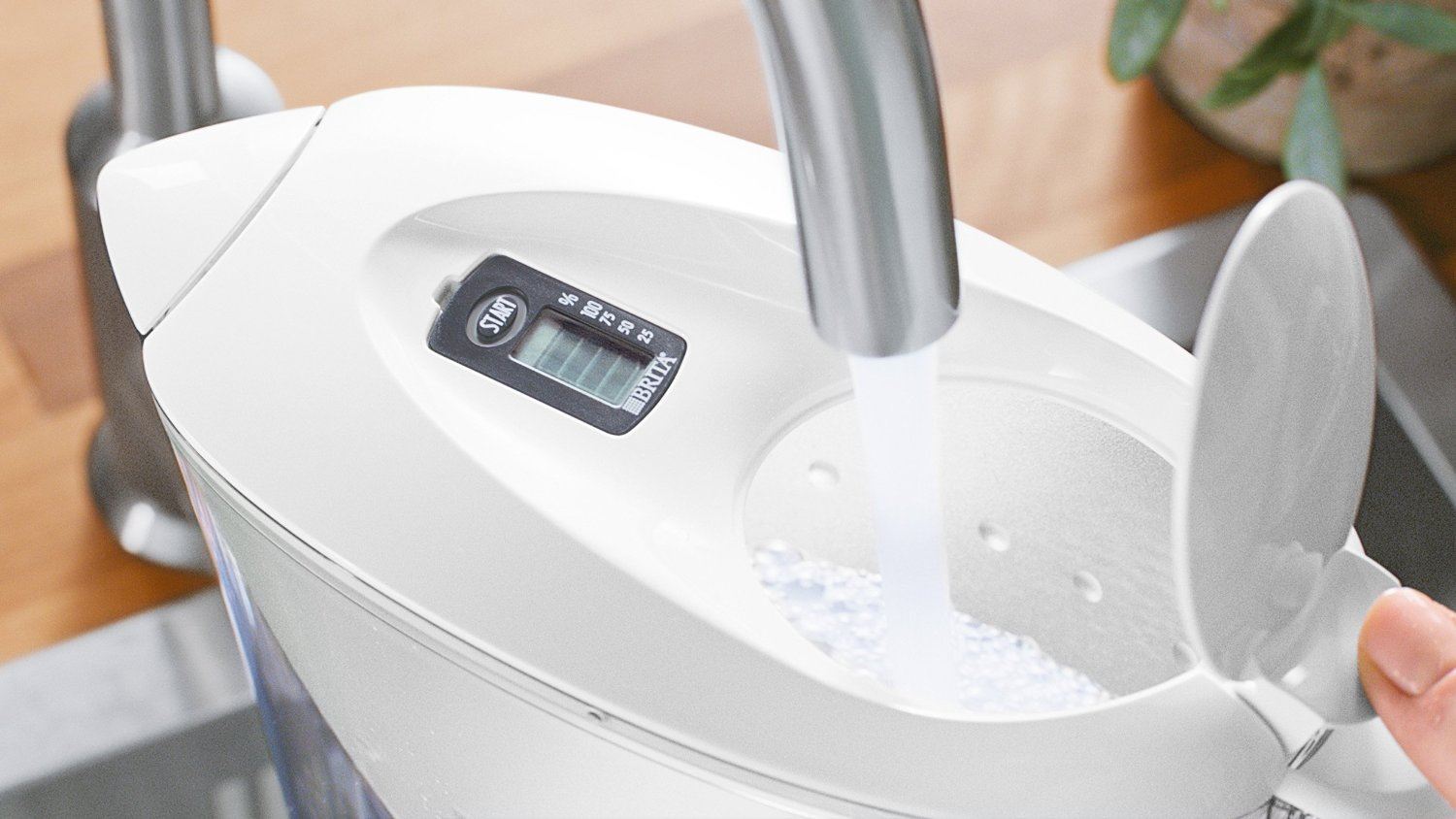BRITA New Marella 2.4L Cool White Jug with 6 Month Pack of Maxtra Water Filters - Picture 4 of 10