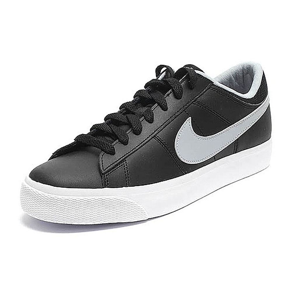 nike supreme trainers